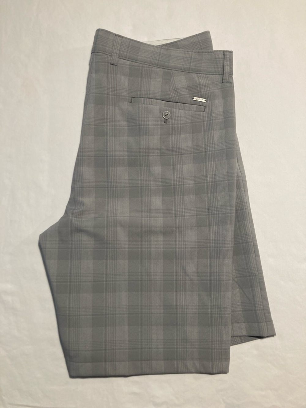 Greg Norman Collection for Tasso Elba Gray Plaid Flat Front Shorts (140)